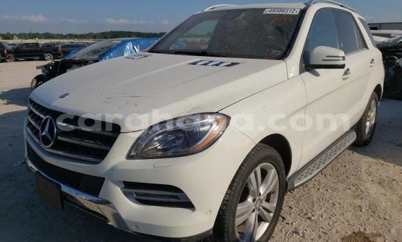 Ra Àlòkù Mercedes‒Benz ML–Class funfun Ọkọ̀ in Tema ni Greater Accra