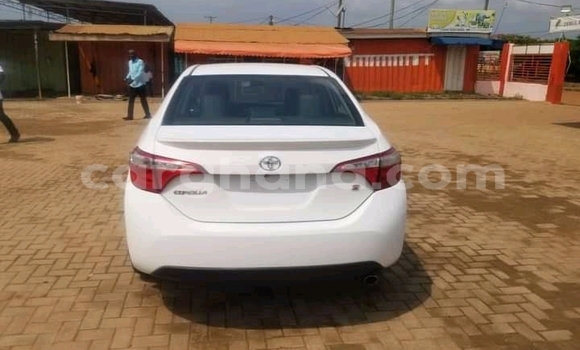 Ra Àlòkù Toyota Corolla funfun Ọkọ̀ in Accra ni Greater Accra Ra Àlòkù Toyota Corolla funfun Ọkọ̀ in Accra ni Greater Accra