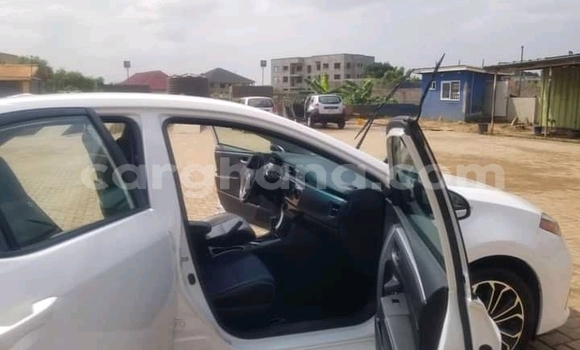 Ra Àlòkù Toyota Corolla funfun Ọkọ̀ in Accra ni Greater Accra Ra Àlòkù Toyota Corolla funfun Ọkọ̀ in Accra ni Greater Accra