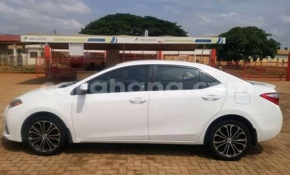 Ra Àlòkù Toyota Corolla funfun Ọkọ̀ in Accra ni Greater Accra Ra Àlòkù Toyota Corolla funfun Ọkọ̀ in Accra ni Greater Accra