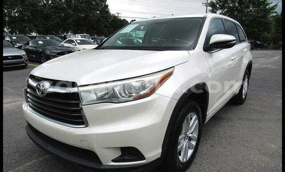 Sayi Na hannu Toyota Highlander White Mota in Accra a Greater Accra Sayi Na hannu Toyota Highlander White Mota in Accra a Greater Accra