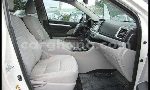Sayi Na hannu Toyota Highlander White Mota in Accra a Greater Accra Sayi Na hannu Toyota Highlander White Mota in Accra a Greater Accra