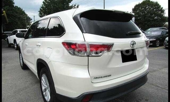 Sayi Na hannu Toyota Highlander White Mota in Accra a Greater Accra Sayi Na hannu Toyota Highlander White Mota in Accra a Greater Accra