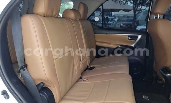 Buy Used Toyota Fortuner White Car in Accra in Greater Accra Buy Used Toyota Fortuner White Car in Accra in Greater Accra