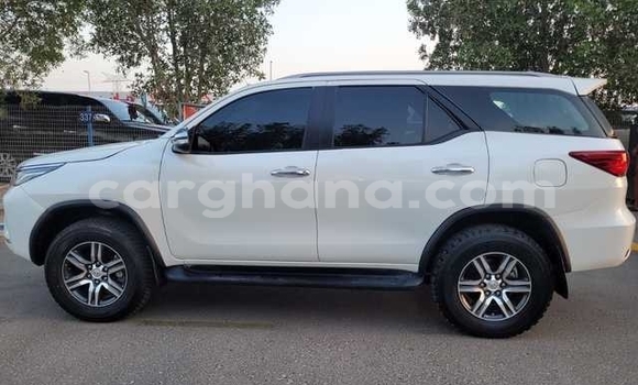 Buy Used Toyota Fortuner White Car in Accra in Greater Accra Buy Used Toyota Fortuner White Car in Accra in Greater Accra