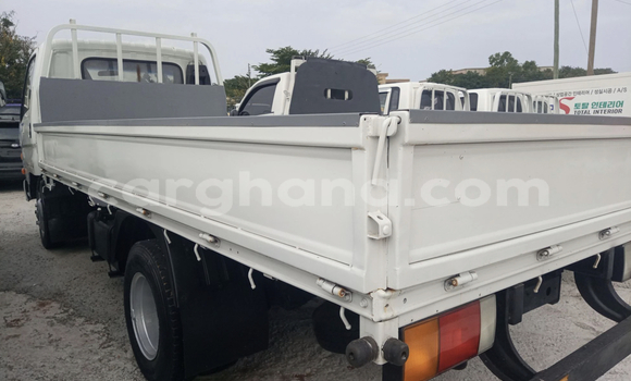 Sayi Na hannu Hyundai H200 White Babbar mota in Accra a Greater Accra Sayi Na hannu Hyundai H200 White Babbar mota in Accra a Greater Accra