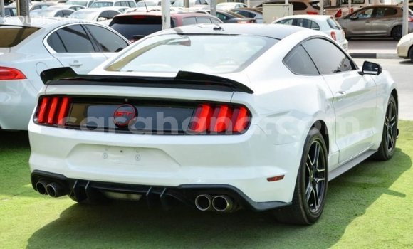 Ra Imported Ford Mustang funfun Ọkọ̀ in Import - Dubai ni Ashanti Ra Imported Ford Mustang funfun Ọkọ̀ in Import - Dubai ni Ashanti