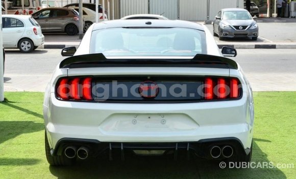 Ra Imported Ford Mustang funfun Ọkọ̀ in Import - Dubai ni Ashanti Ra Imported Ford Mustang funfun Ọkọ̀ in Import - Dubai ni Ashanti