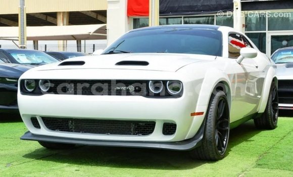 Ra Imported Dodge Challenger funfun Ọkọ̀ in Import - Dubai ni Ashanti Ra Imported Dodge Challenger funfun Ọkọ̀ in Import - Dubai ni Ashanti