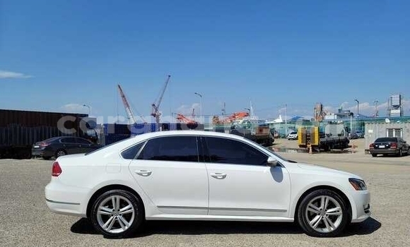 Buy Used Volkswagen Passat White Car in Accra in Greater Accra Buy Used Volkswagen Passat White Car in Accra in Greater Accra