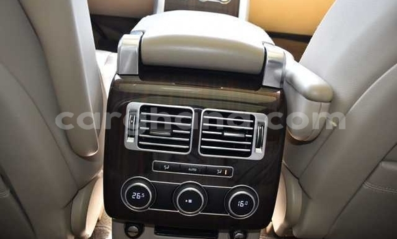 Sayi Na hannu Land Rover Range Rover Vogue White Mota in Accra a Greater Accra Sayi Na hannu Land Rover Range Rover Vogue White Mota in Accra a Greater Accra