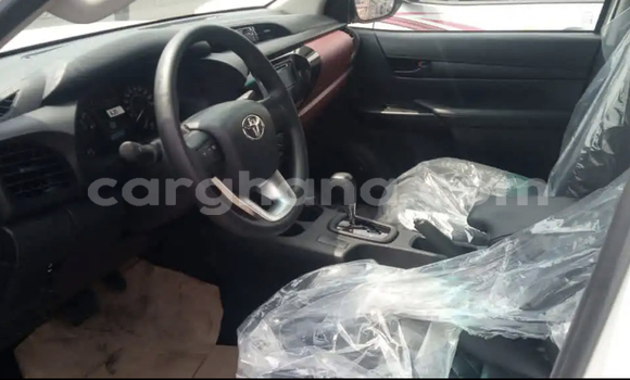 Sayi Na hannu Toyota Hilux White Mota in Accra a Greater Accra Sayi Na hannu Toyota Hilux White Mota in Accra a Greater Accra