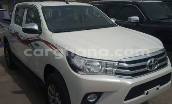 Sayi Na hannu Toyota Hilux White Mota in Accra a Greater Accra Sayi Na hannu Toyota Hilux White Mota in Accra a Greater Accra