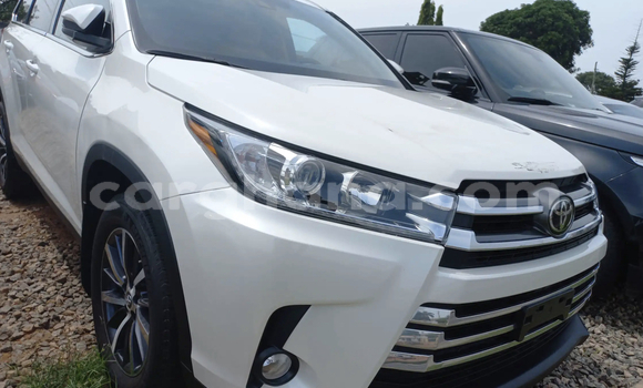 Sayi Na hannu Toyota Highlander White Mota in Accra a Greater Accra Sayi Na hannu Toyota Highlander White Mota in Accra a Greater Accra