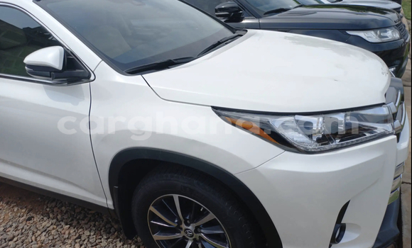 Sayi Na hannu Toyota Highlander White Mota in Accra a Greater Accra Sayi Na hannu Toyota Highlander White Mota in Accra a Greater Accra