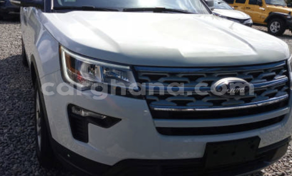 Sayi Na hannu Ford Explorer White Mota in Accra a Greater Accra