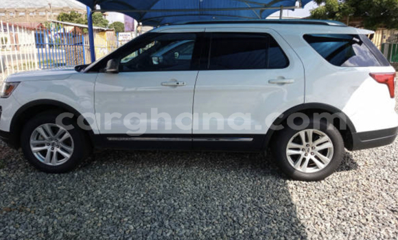 Sayi Na hannu Ford Explorer White Mota in Accra a Greater Accra Sayi Na hannu Ford Explorer White Mota in Accra a Greater Accra