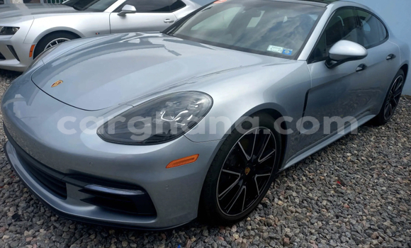 Sayi Na hannu Porsche Panamera Azurfa Mota in Accra a Greater Accra