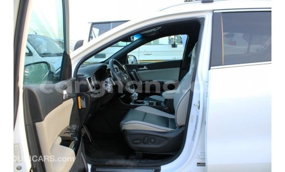 Buy Import Kia Sportage White Car in Import - Dubai in Ashanti Buy Import Kia Sportage White Car in Import - Dubai in Ashanti