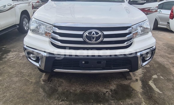 Sayi Na hannu Toyota Hilux White Mota in Accra a Greater Accra Sayi Na hannu Toyota Hilux White Mota in Accra a Greater Accra