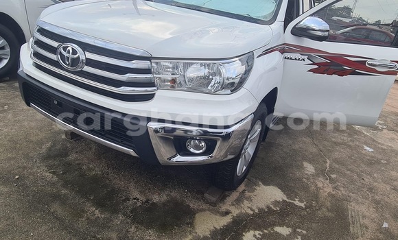 Sayi Na hannu Toyota Hilux White Mota in Accra a Greater Accra Sayi Na hannu Toyota Hilux White Mota in Accra a Greater Accra
