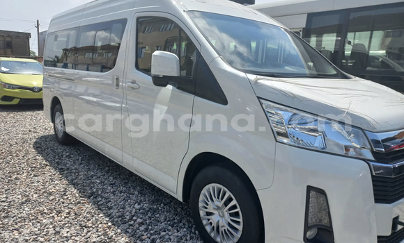 Sayi Na hannu Toyota Hiace White Mota in Accra a Greater Accra
