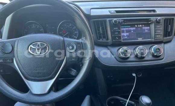 Ra Àlòkù Toyota RAV4 Silver Ọkọ̀ in Accra ni Greater Accra Ra Àlòkù Toyota RAV4 Silver Ọkọ̀ in Accra ni Greater Accra