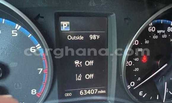 Ra Àlòkù Toyota RAV4 Silver Ọkọ̀ in Accra ni Greater Accra Ra Àlòkù Toyota RAV4 Silver Ọkọ̀ in Accra ni Greater Accra