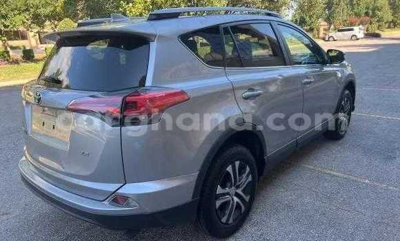 Ra Àlòkù Toyota RAV4 Silver Ọkọ̀ in Accra ni Greater Accra Ra Àlòkù Toyota RAV4 Silver Ọkọ̀ in Accra ni Greater Accra