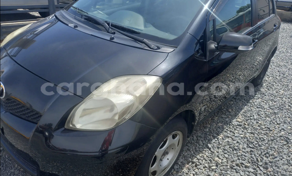 Sayi Na hannu Toyota Vitz Blue Mota in Accra a Greater Accra