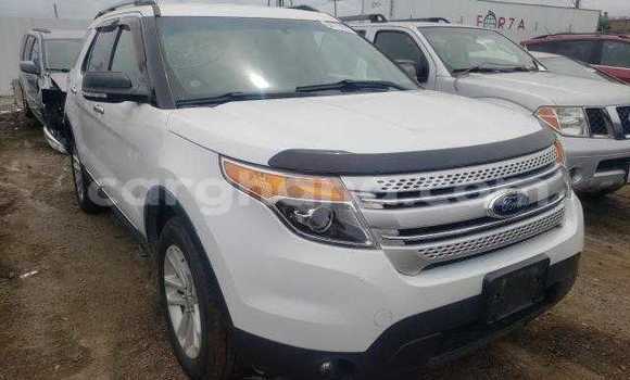 Buy Used Ford Explorer White Car in Accra in Greater Accra Buy Used Ford Explorer White Car in Accra in Greater Accra