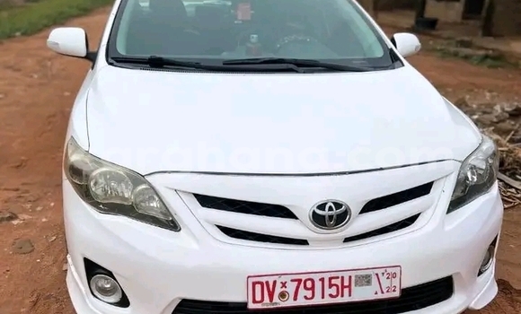 Sayi Na hannu Toyota Corolla White Mota in Accra a Greater Accra