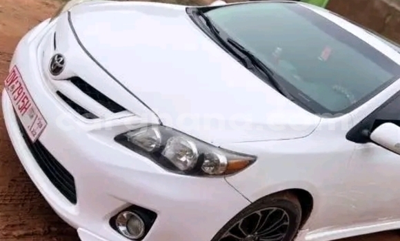 Sayi Na hannu Toyota Corolla White Mota in Accra a Greater Accra Sayi Na hannu Toyota Corolla White Mota in Accra a Greater Accra