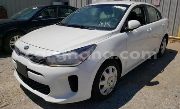 Ra Àlòkù Kia Rio funfun Ọkọ̀ in Accra ni Greater Accra