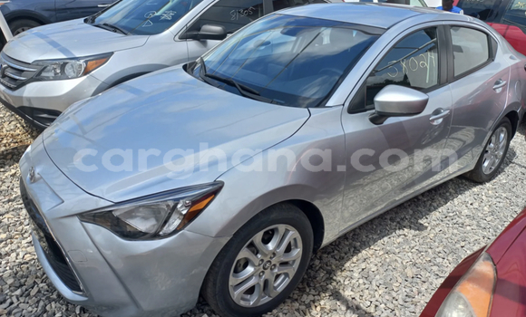Sayi Na hannu Toyota Yaris Azurfa Mota in Accra a Greater Accra