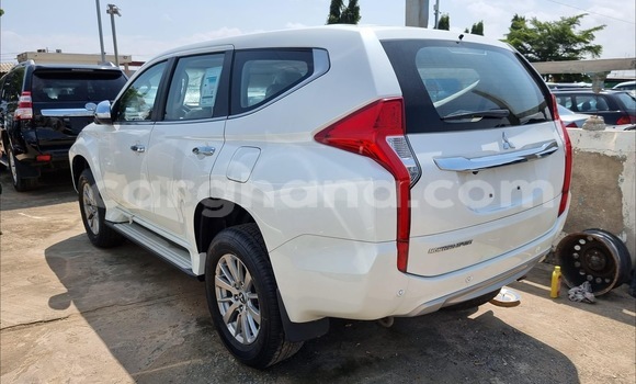 Sayi Na hannu Mitsubishi Montero White Mota in Accra a Greater Accra