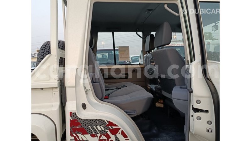 Big with watermark toyota land cruiser ashanti import dubai 47986