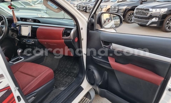 Sayi Na hannu Toyota Hilux White Mota in Accra a Greater Accra Sayi Na hannu Toyota Hilux White Mota in Accra a Greater Accra