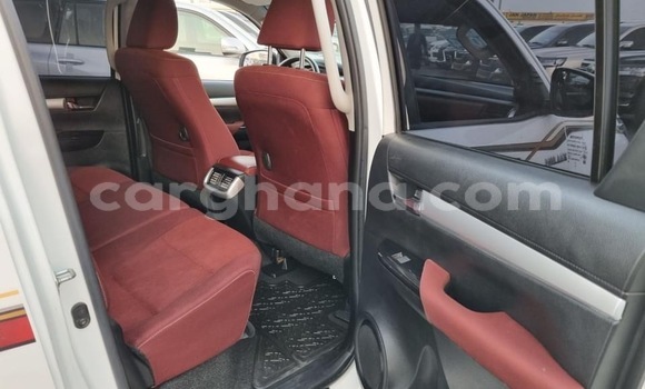 Sayi Na hannu Toyota Hilux White Mota in Accra a Greater Accra Sayi Na hannu Toyota Hilux White Mota in Accra a Greater Accra