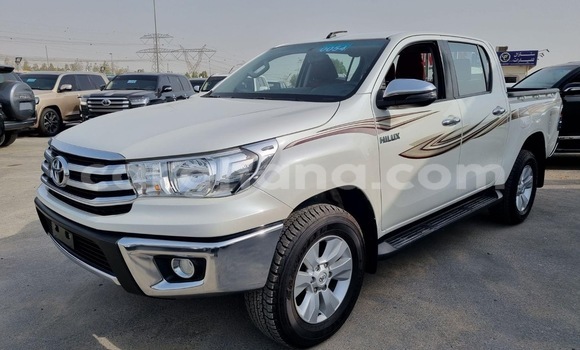 Ra Àlòkù Toyota Hilux funfun Ọkọ̀ in Accra ni Greater Accra Ra Àlòkù Toyota Hilux funfun Ọkọ̀ in Accra ni Greater Accra