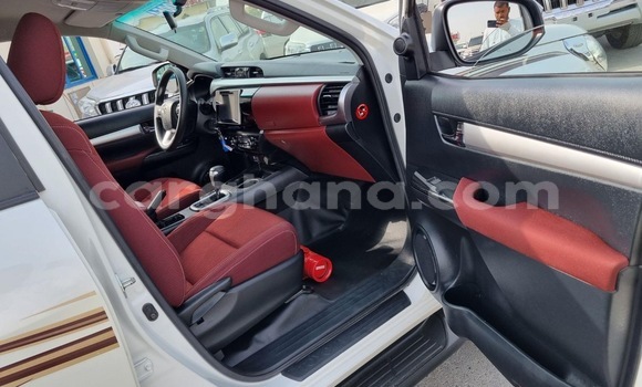 Buy Used Toyota Hilux White Car in Accra in Greater Accra Buy Used Toyota Hilux White Car in Accra in Greater Accra