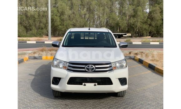 Sayi Imported Toyota Hilux White Mota in Import - Dubai a Ashanti Sayi Imported Toyota Hilux White Mota in Import - Dubai a Ashanti
