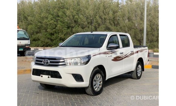Sayi Imported Toyota Hilux White Mota in Import - Dubai a Ashanti Sayi Imported Toyota Hilux White Mota in Import - Dubai a Ashanti