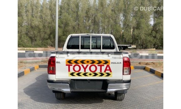 Sayi Imported Toyota Hilux White Mota in Import - Dubai a Ashanti Sayi Imported Toyota Hilux White Mota in Import - Dubai a Ashanti