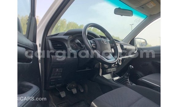Sayi Imported Toyota Hilux White Mota in Import - Dubai a Ashanti Sayi Imported Toyota Hilux White Mota in Import - Dubai a Ashanti