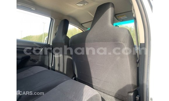 Sayi Imported Toyota Hilux White Mota in Import - Dubai a Ashanti Sayi Imported Toyota Hilux White Mota in Import - Dubai a Ashanti