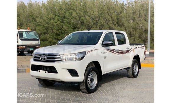 Ra Imported Toyota Hilux funfun Ọkọ̀ in Import - Dubai ni Ashanti Ra Imported Toyota Hilux funfun Ọkọ̀ in Import - Dubai ni Ashanti