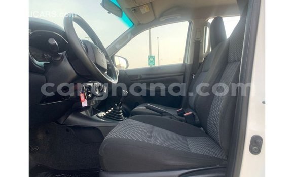 Ra Imported Toyota Hilux funfun Ọkọ̀ in Import - Dubai ni Ashanti Ra Imported Toyota Hilux funfun Ọkọ̀ in Import - Dubai ni Ashanti