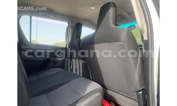 Ra Imported Toyota Hilux funfun Ọkọ̀ in Import - Dubai ni Ashanti Ra Imported Toyota Hilux funfun Ọkọ̀ in Import - Dubai ni Ashanti