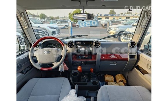 Ra Imported Toyota Land Cruiser Blue Ọkọ̀ in Import - Dubai ni Ashanti Ra Imported Toyota Land Cruiser Blue Ọkọ̀ in Import - Dubai ni Ashanti